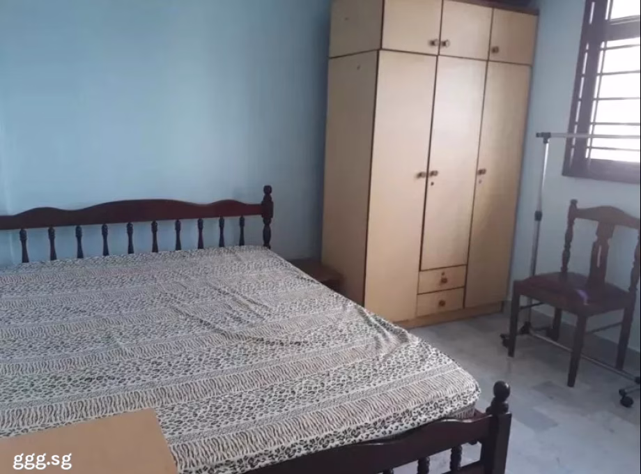 单间出租 • 马林百列 • 230 Lorong 8 Toa Payoh • S$1000 • 3房(2臥室) • 佣人房 照片
