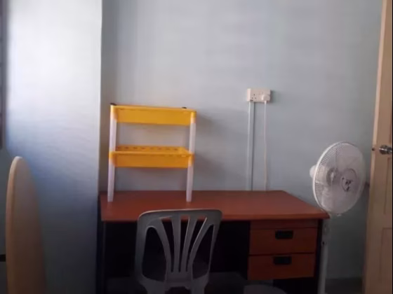 单间出租 • 马林百列 • 230 Lorong 8 Toa Payoh • S$1000 • 3房(2臥室) • 佣人房 照片