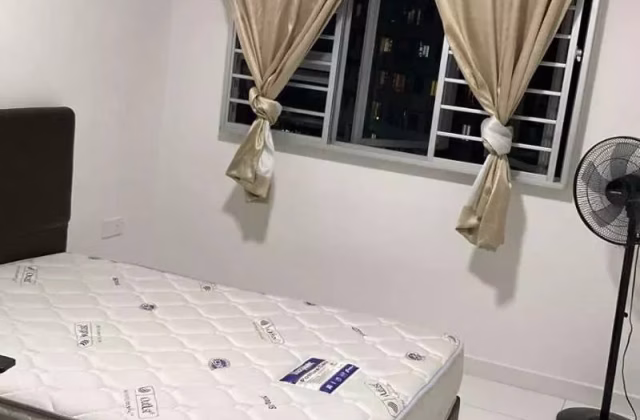 单间出租 • 碧山 • 452A Sengkang West Way • S$1000 • 4房(3臥室) • 普通房
