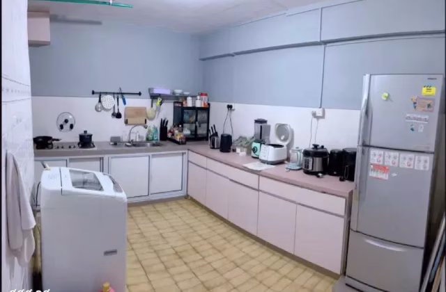 单间出租 • 新加坡河 • 234 Hougang Avenue 1 • S$650 • 4房(3臥室) • 床位出租