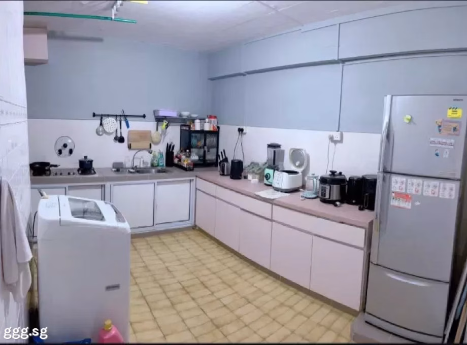 单间出租 • 新加坡河 • 234 Hougang Avenue 1 • S$650 • 4房(3臥室) • 床位出租 照片
