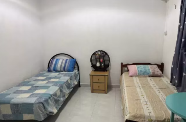 单间出租 • 西部集水区 • 384 Tampines Street 32 • S$1200 • 5房(4臥室) • 普通房