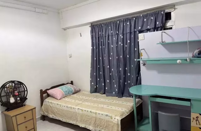 单间出租 • 西部集水区 • 384 Tampines Street 32 • S$1200 • 5房(4臥室) • 普通房
