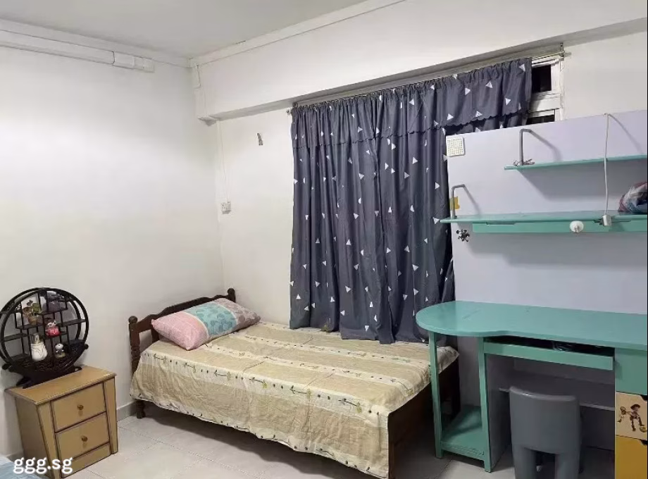 单间出租 • 西部集水区 • 384 Tampines Street 32 • S$1200 • 5房(4臥室) • 普通房 照片