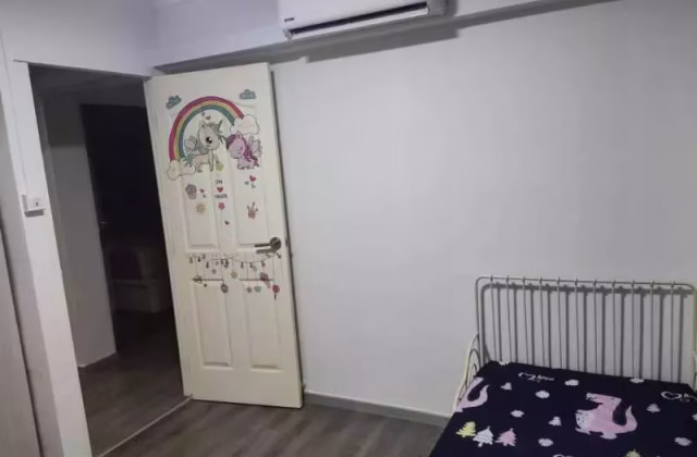 单间出租 • 梧槽 • 404 Yishun Avenue 6 • S$800 • 4房(3臥室) • 普通房