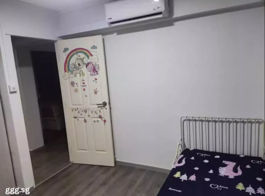 单间出租 • 梧槽 • 404 Yishun Avenue 6 • S$800 • 4房(3臥室) • 普通房 照片