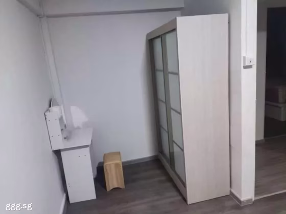 单间出租 • 梧槽 • 404 Yishun Avenue 6 • S$800 • 4房(3臥室) • 普通房 照片