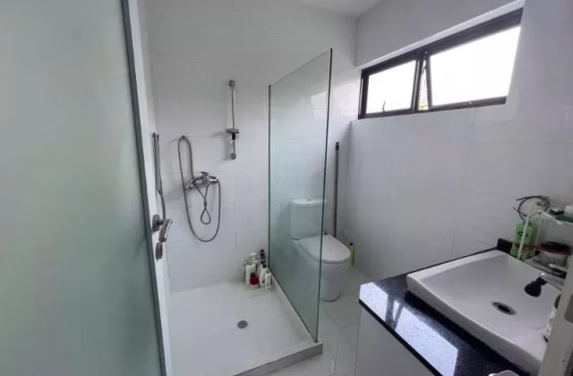 单间出租 • 新加坡河 • HIGHLAND WALK (549056) • S$1600 • 双拼别墅 • 主人房