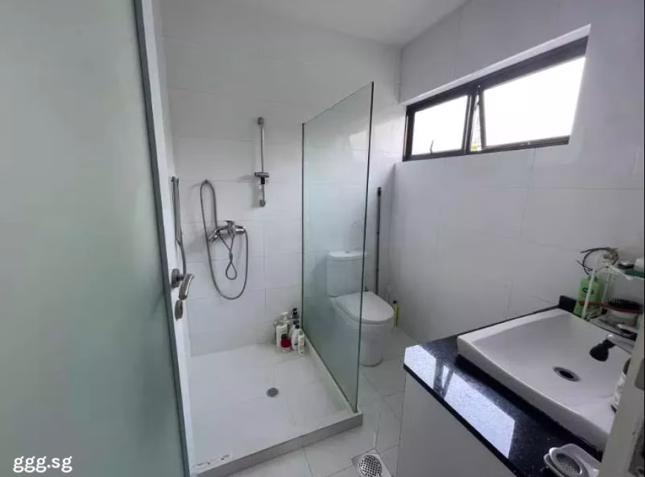 单间出租 • 新加坡河 • HIGHLAND WALK (549056) • S$1600 • 双拼别墅 • 主人房 照片