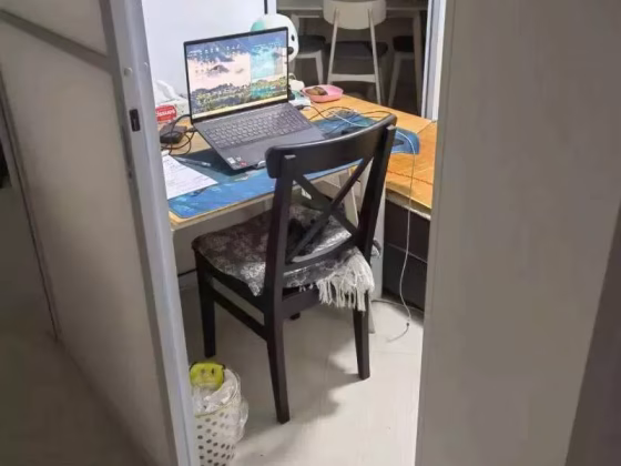 单间出租 • 梧槽 • 242 Yishun Ring Road • S$700 • 3房(2臥室) • 普通房 照片