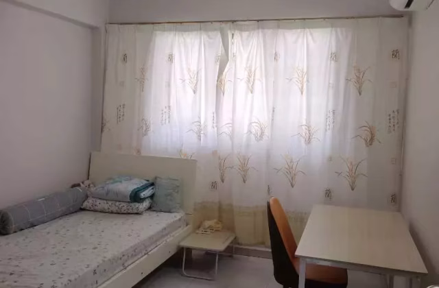 单间出租 • 梧槽 • 726 Yishun Street 71 • S$950 • 4房(3臥室) • 普通房