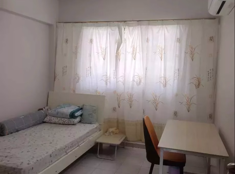 单间出租 • 梧槽 • 726 Yishun Street 71 • S$950 • 4房(3臥室) • 普通房 照片