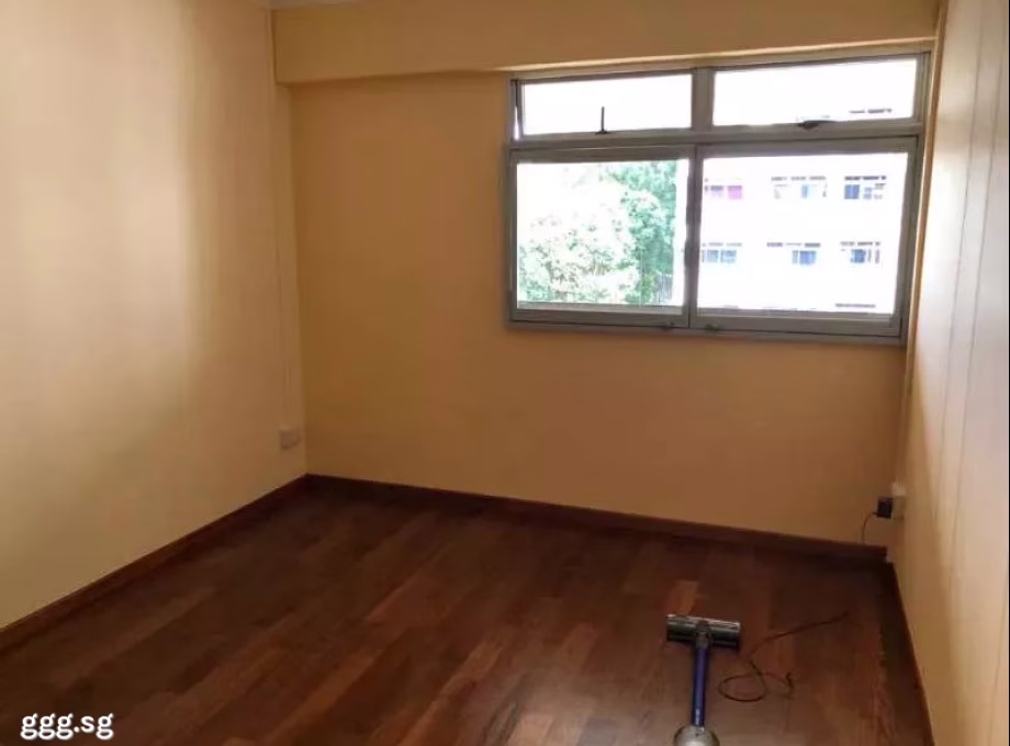 单间出租 • 三巴旺 • 358 Woodlands Avenue 5 • S$800 • 5房(4臥室) • 普通房 照片