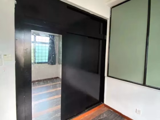 单间出租 • 欧南 •  Palm Lodge • S$1500 • 住宅公寓 • 主人房 照片