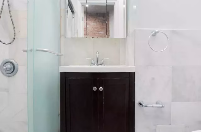 单间出租 • 纽顿 •  Parc Haven • S$800 • 住宅公寓 • 主人房