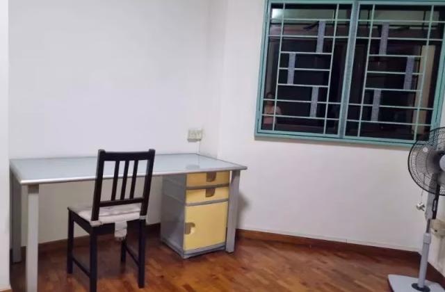 单间出租 • 芽笼 • 692A Choa Chu Kang Crescent • S$600 • 4房(3臥室) • 普通房