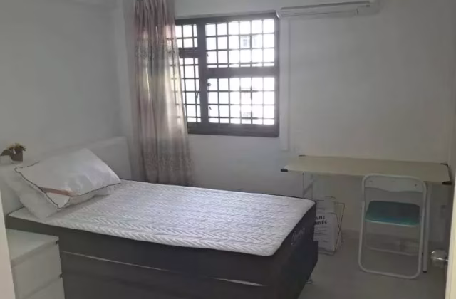 单间出租 • 金文泰 • 18 Telok Blangah Crescent • S$1000 • 3房(2臥室) • 主人房