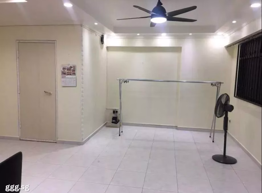 单间出租 • 林厝港 • 673B Jurong West Street 65 • S$1200 • 4房(3臥室) • 普通房 照片