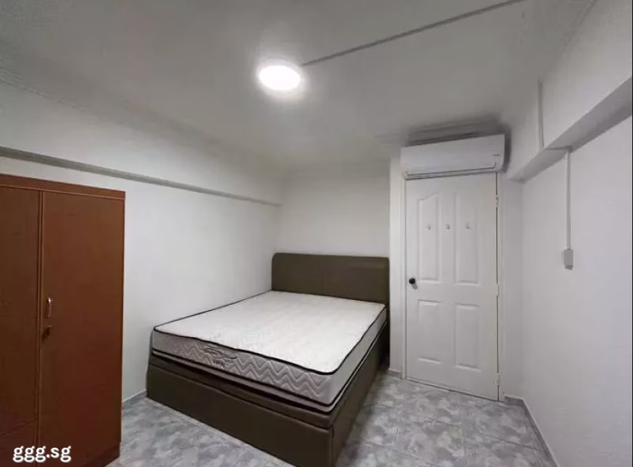 单间出租 • 红山 • 412 Saujana Road • S$800 • 4房(3臥室) • 普通房 照片