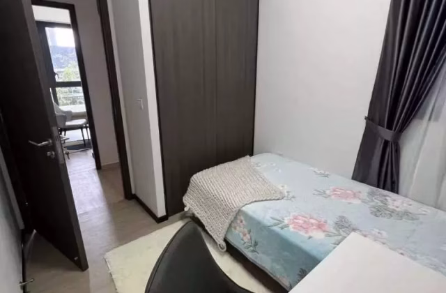 单间出租 • 武吉班让 •  Parc Riviera • S$1700 • 共管公寓 • 普通房
