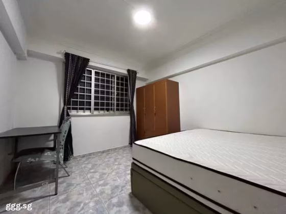 单间出租 • 红山 • 412 Saujana Road • S$800 • 4房(3臥室) • 普通房 照片