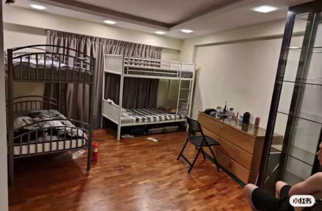 单间出租 • 武吉巴督 • 625 Bukit Batok Central • S$450 • 3房(2臥室) • 床位出租