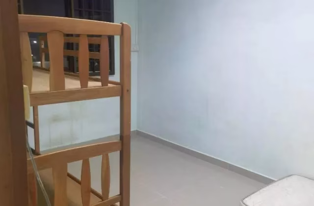 单间出租 • 蔡厝港 • 48 Tanglin Halt Road • S$1300 • 3房(2臥室) • 普通房