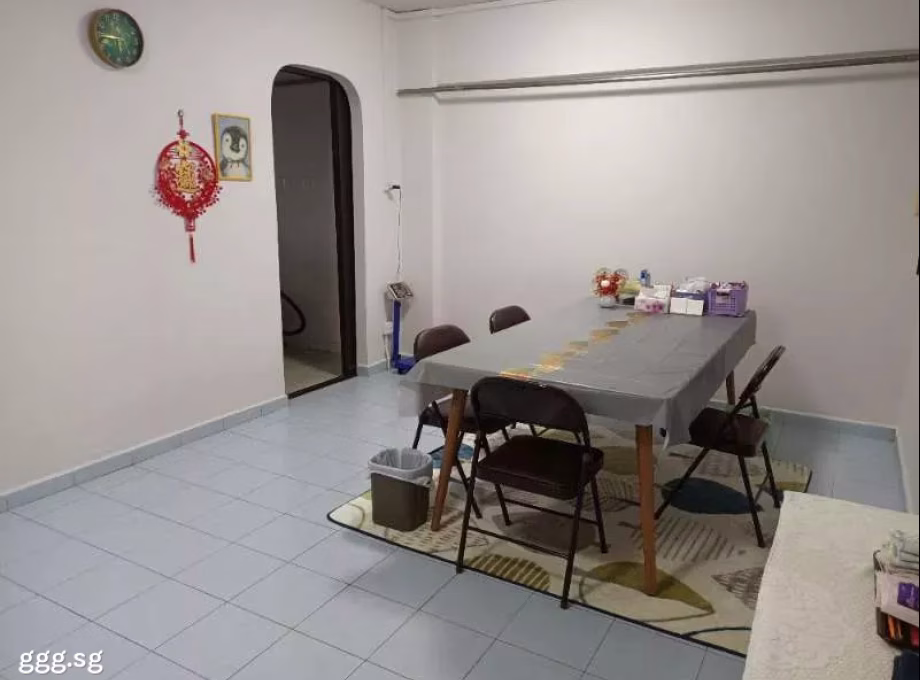 单间出租 • 梧槽 • 726 Yishun Street 71 • S$1300 • 4房(3臥室) • 主人房 照片