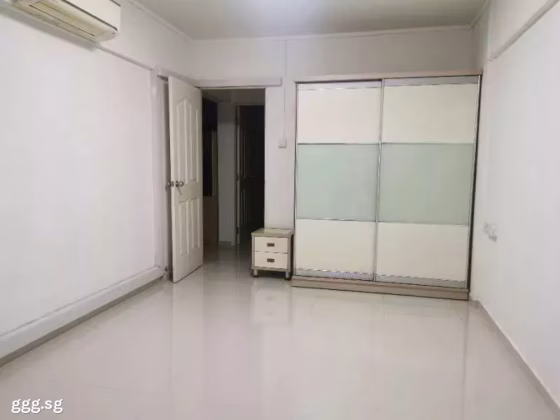 单间出租 • 武吉巴督 • 208 Bukit Batok Street 21 • S$1300 • 4房(3臥室) • 主人房 照片