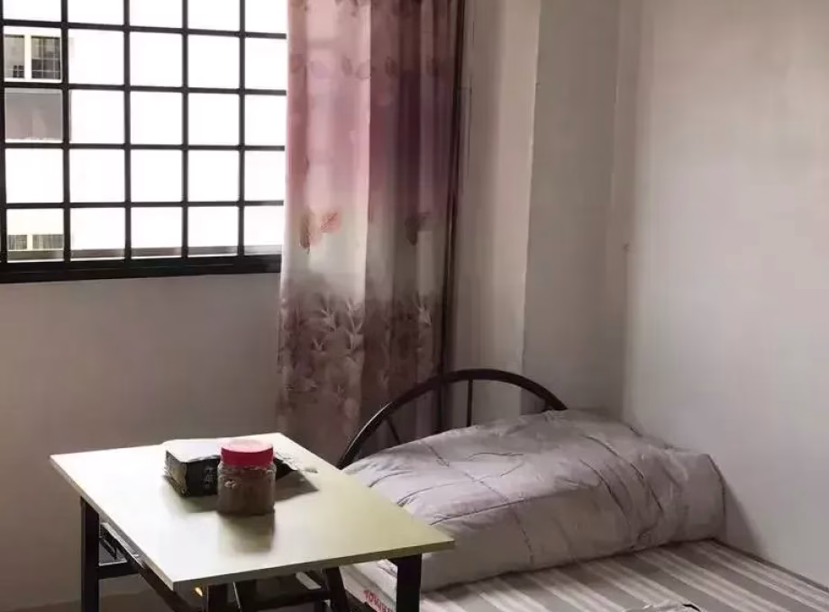 单间出租 • 三巴旺 • 363 Woodlands Avenue 5 • S$450 • 3房(2臥室) • 床位出租 照片