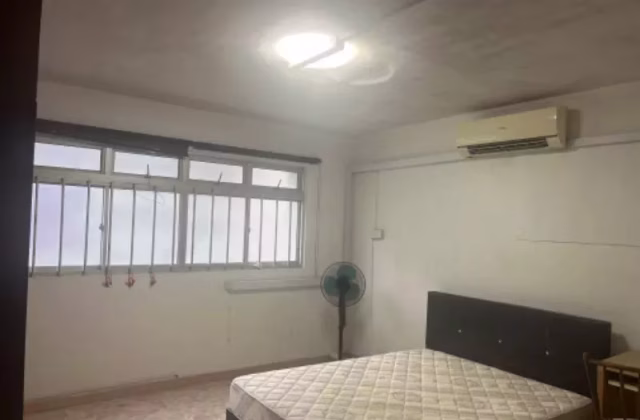 单间出租 • 市中心 • 128 Bishan Street 12 • S$1300 • 4房(3臥室) • 主人房