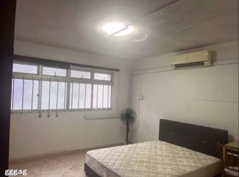 单间出租 • 市中心 • 128 Bishan Street 12 • S$1300 • 4房(3臥室) • 主人房 照片