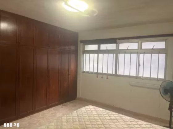 单间出租 • 市中心 • 128 Bishan Street 12 • S$1300 • 4房(3臥室) • 主人房 照片