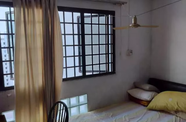 单间出租 • 林厝港 • 667D Jurong West Street 65 • S$700 • 3房(2臥室) • 佣人房