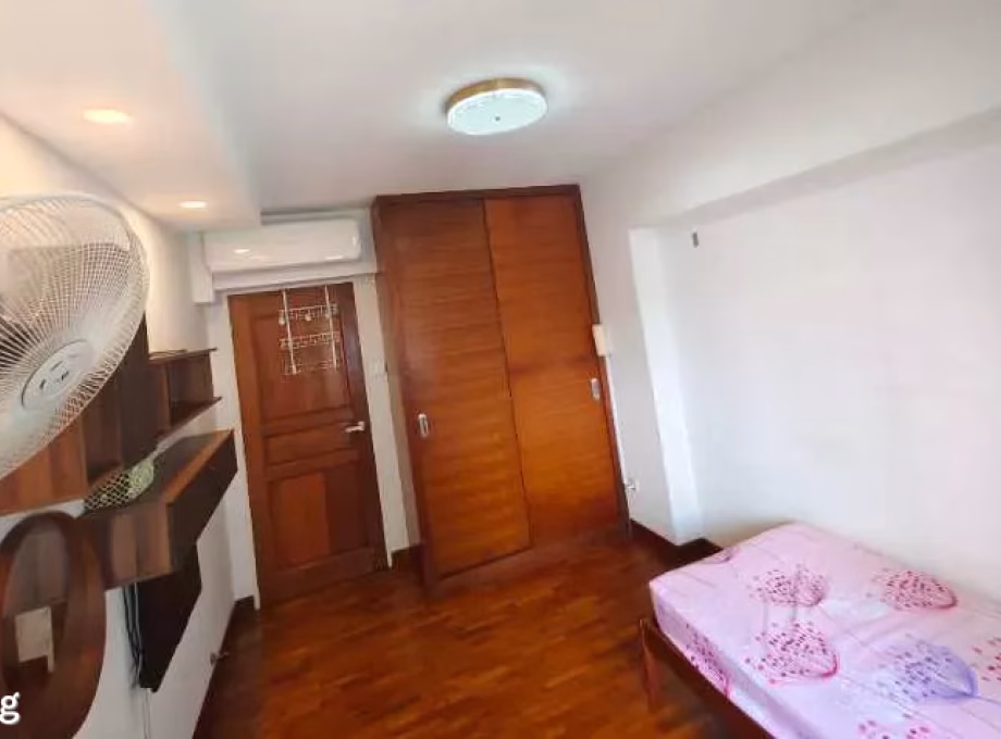 单间出租 • 碧山 • 407B Fernvale Road • S$1000 • 3房(2臥室) • 佣人房 照片