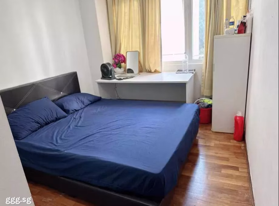 单间出租 • 欧南 •  Sunflower Regency • S$1350 • 住宅公寓 • 主人房 照片