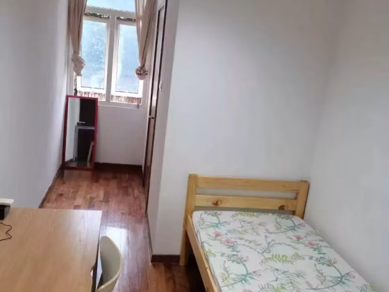 单间出租 • 欧南 •  Sunflower Regency • S$1350 • 住宅公寓 • 主人房 照片