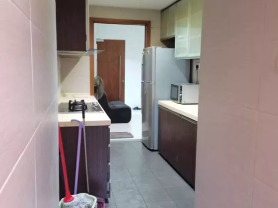 单间出租 • 欧南 •  Sunflower Regency • S$1350 • 住宅公寓 • 主人房 照片