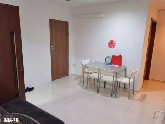 单间出租 • 欧南 •  Sunflower Regency • S$1350 • 住宅公寓 • 主人房 照片