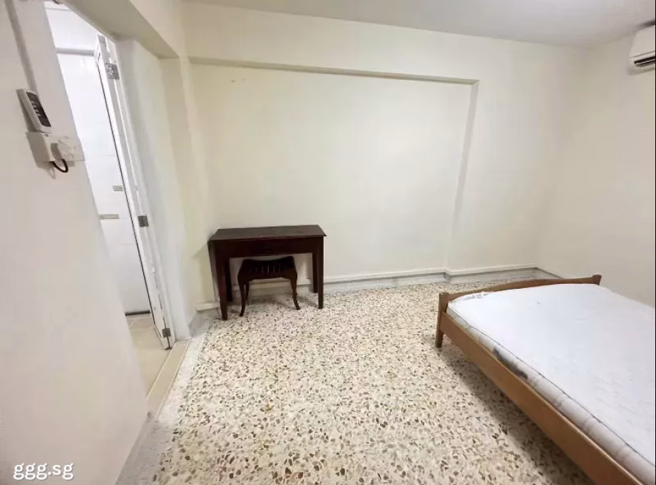 单间出租 • 马林百列 • 224 Lorong 8 Toa Payoh • S$700 • 3房(2臥室) • 普通房 照片