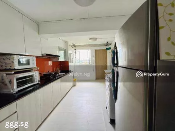 整套出租 • 林厝港 • 208 Boon Lay Place • S$3500 • 3房(2臥室) •  照片