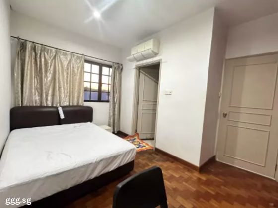 单间出租 • 林厝港 • YUNNAN ROAD (638241) • S$1500 • 联排排屋 • 主人房 照片