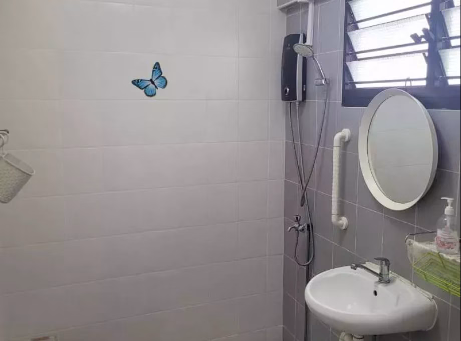 单间出租 • 武吉巴督 • 223 Bukit Batok East Avenue 3 • S$1200 • 执行组屋 • 主人房 照片