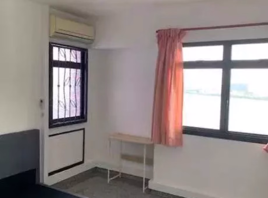 单间出租 • 巴耶利峇 • 63 Teban Gardens Road • S$1300 • 3房(2臥室) • 主人房 照片