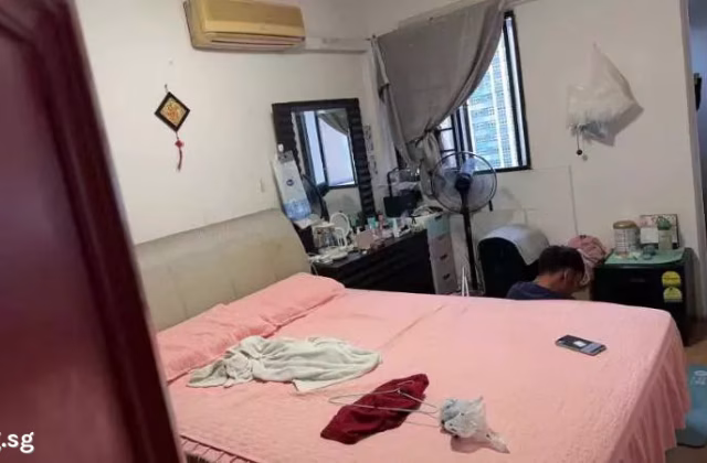 单间出租 • 武吉巴督 • 136 Bukit Batok West Avenue 6 • S$1200 • 4房(3臥室) • 主人房