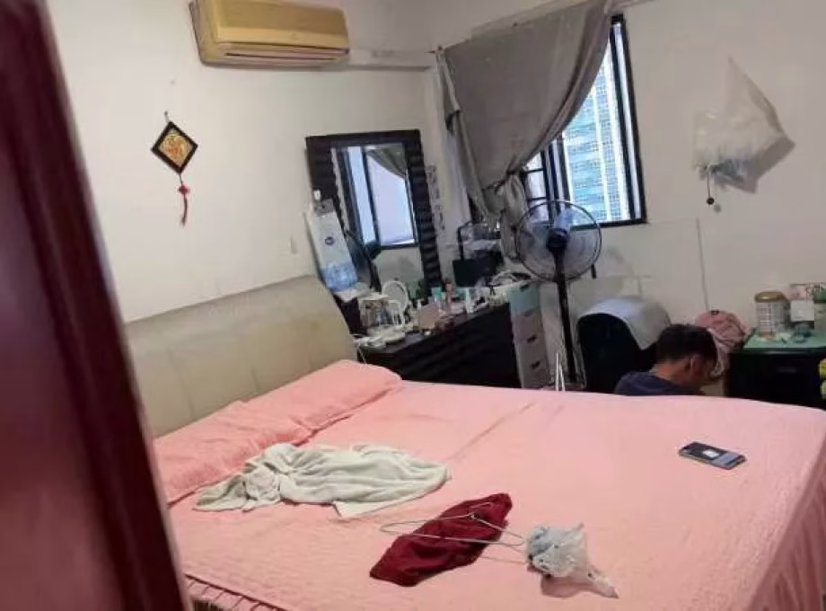 单间出租 • 武吉巴督 • 136 Bukit Batok West Avenue 6 • S$1200 • 4房(3臥室) • 主人房 照片