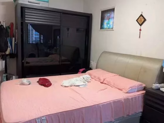 单间出租 • 武吉巴督 • 136 Bukit Batok West Avenue 6 • S$1200 • 4房(3臥室) • 主人房 照片