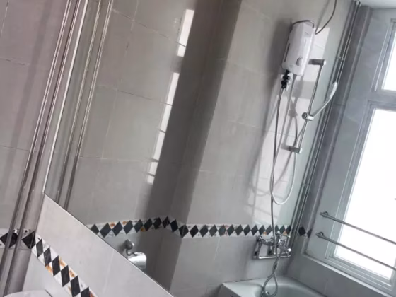 单间出租 • 欧南 •  Canberlin Apartments • S$1600 • 住宅公寓 • 主人房 照片