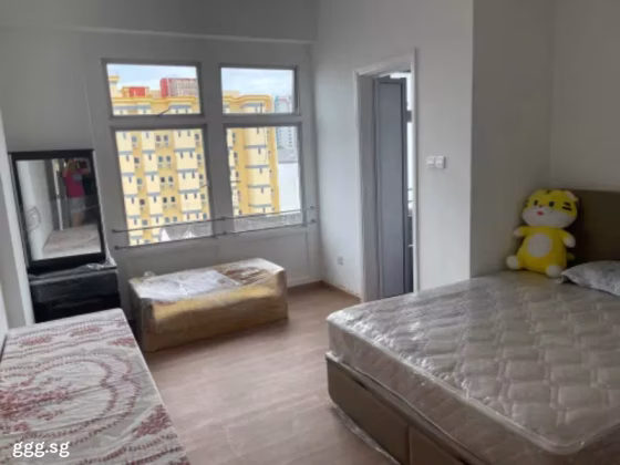 单间出租 • 欧南 •  Canberlin Apartments • S$1600 • 住宅公寓 • 主人房 照片