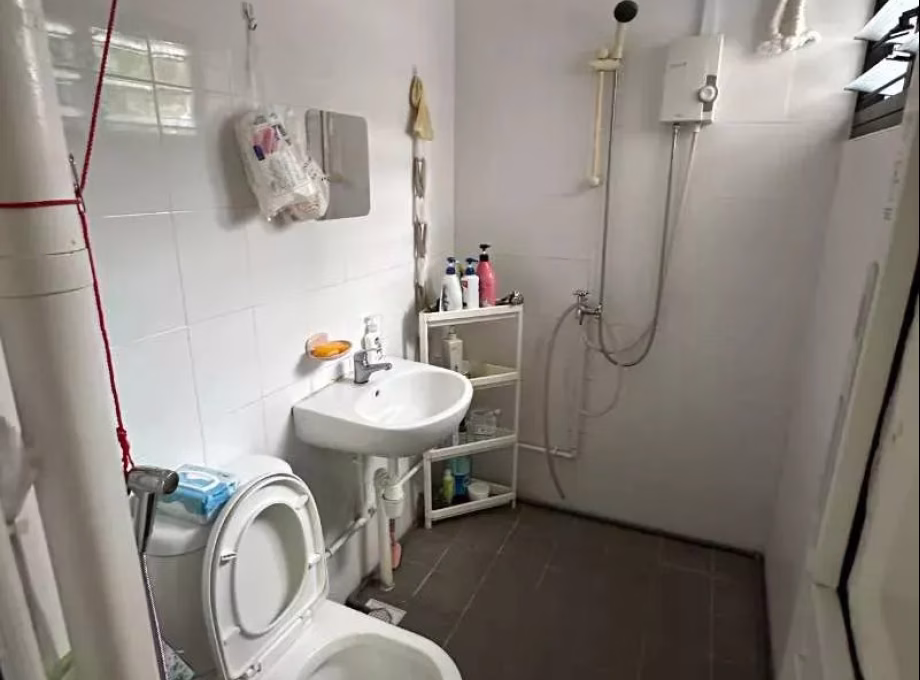 单间出租 • 武吉巴督 • 324 Bukit Batok Street 33 • S$1200 • 3房(2臥室) • 主人房 照片